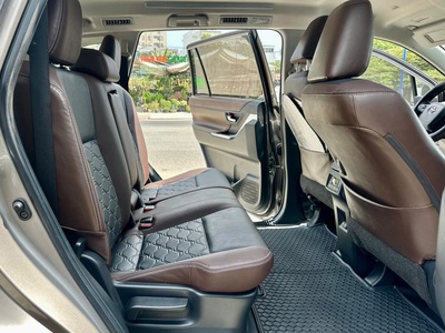 Bán xe Toyota innova Cross 2.0 CVT 2025 màu xám. 10