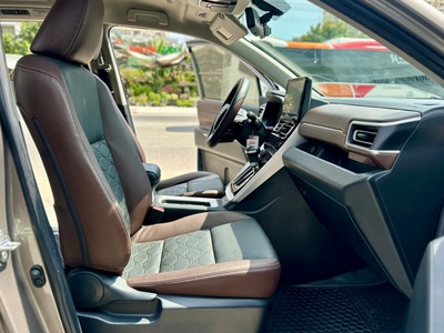 Bán xe Toyota innova Cross 2.0 CVT 2025 màu xám. 11