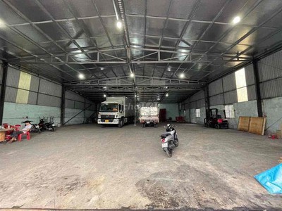 Nhà kho 450M2 sẵn điện, nước tại Tôn Đản, giá chỉ 22 TRIỆU 0