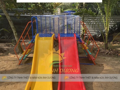 Cầu trượt 2 máng song song cho trẻ em mầm non 3