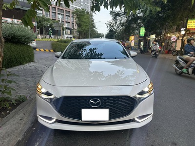 Bán xe Mazda 3 Luxury 2022, số tự động 1.5L, màu trắng. 0