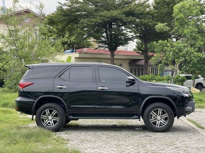 Bán xe Toyota Fortuner 2022 2.4G 4x2 AT dầu, màu đen. 2