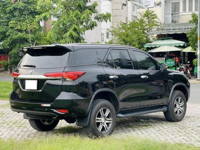 Bán xe Toyota Fortuner 2022 2.4G 4x2 AT dầu, màu đen. 3