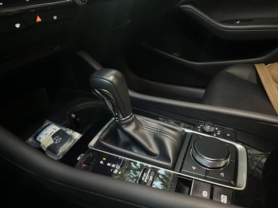 Bán xe Mazda 3 Luxury 2022, số tự động 1.5L, màu trắng. 5