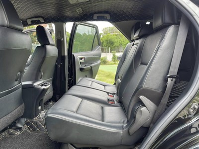 Bán xe Toyota Fortuner 2022 2.4G 4x2 AT dầu, màu đen. 8