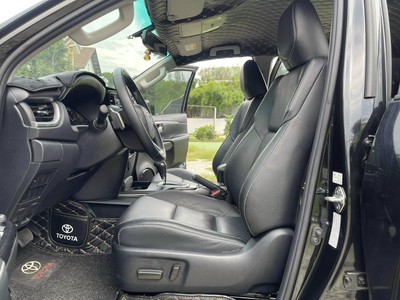 Bán xe Toyota Fortuner 2022 2.4G 4x2 AT dầu, màu đen. 11