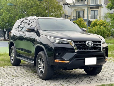 Bán xe Toyota Fortuner 2022 2.4G 4x2 AT dầu, màu đen. 4