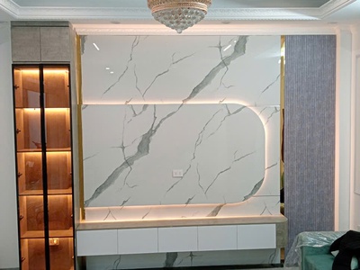 Vách tivi PVC vân đá kết hợp tủ trang trí phòng khách 1