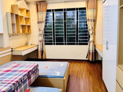 Cho thuê nhà ngõ ô tô tránh phô đại từ 5 tầng, 35m2, 3 ngủ, 3 vệ sinh, 10.5tr ở hộ gia đình 4