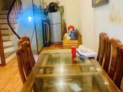 Cho thuê nhà ngõ ô tô tránh phô đại từ 5 tầng, 35m2, 3 ngủ, 3 vệ sinh, 10.5tr ở hộ gia đình 3