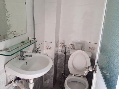Cho thuê nhà  nguyên căn, có ban công 2
