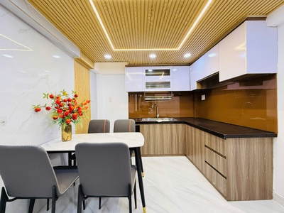Bán nhà tuyệt đẹp 3 phòng ngủ hẻm một trục phạm văn bạch, p15, tân bình. giáp sân bay 4