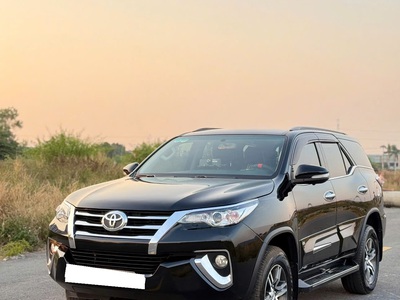 Bán xe Toyota Fortuner 2018 2.7V 4x2 AT xăng, màu đen. 0