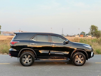 Bán xe Toyota Fortuner 2018 2.7V 4x2 AT xăng, màu đen. 2