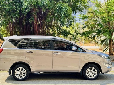 Bán xe Toyota innova 2.0E 2019, số sàn, màu đồng. 2