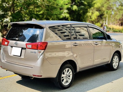 Bán xe Toyota innova 2.0E 2019, số sàn, màu đồng. 3