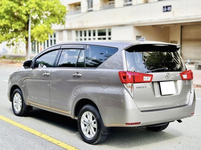 Bán xe Toyota innova 2.0E 2019, số sàn, màu đồng. 4