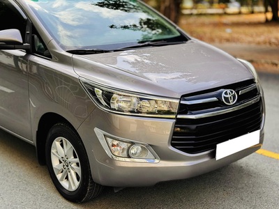 Bán xe Toyota innova 2.0E 2019, số sàn, màu đồng. 6