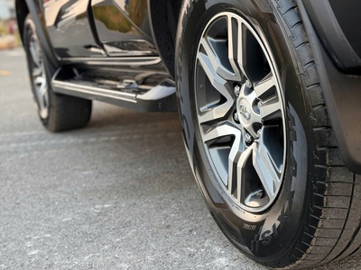 Bán xe Toyota Fortuner 2018 2.7V 4x2 AT xăng, màu đen. 4