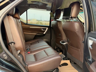 Bán xe Toyota Fortuner 2018 2.7V 4x2 AT xăng, màu đen. 6