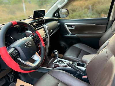 Bán xe Toyota Fortuner 2018 2.7V 4x2 AT xăng, màu đen. 8