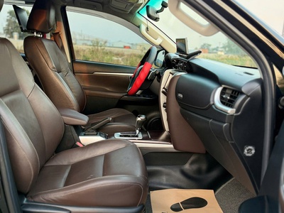 Bán xe Toyota Fortuner 2018 2.7V 4x2 AT xăng, màu đen. 10