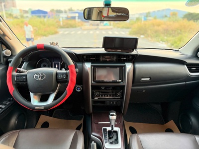 Bán xe Toyota Fortuner 2018 2.7V 4x2 AT xăng, màu đen. 12