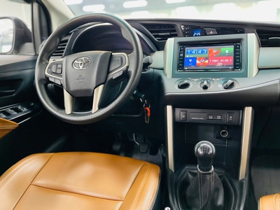 Bán xe Toyota innova 2.0E 2019, số sàn, màu đồng. 7