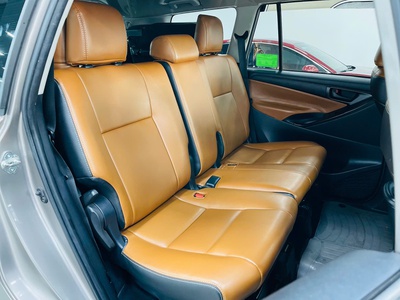 Bán xe Toyota innova 2.0E 2019, số sàn, màu đồng. 10