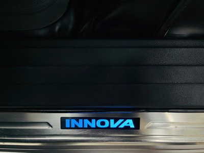 Bán xe Toyota innova 2.0E 2019, số sàn, màu đồng. 11