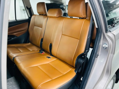 Bán xe Toyota innova 2.0E 2019, số sàn, màu đồng. 12