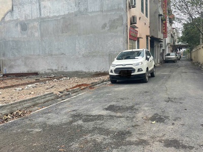 Tài chính  4tỷ hàng xóm dục tú, đông anh -qh mở đường 14m  vỉa hè 3m 2