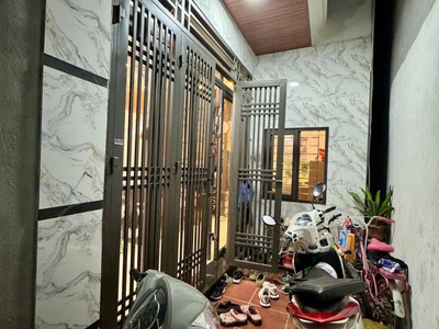 Cho thuê nhà làm vp, kd, ở gđ, nhóm phố thanh lân  1 nhà ra phố  5 tầng, 45m2, 12 triệu 0