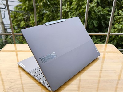Lenovo Thinkbook X Ai  Ultra 9-185h. 32/1T. 2,8k. 120hz. 100sRGB. touch. 500nit 2
