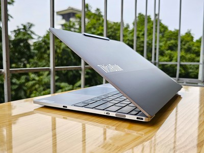 Lenovo Thinkbook X Ai  Ultra 9-185h. 32/1T. 2,8k. 120hz. 100sRGB. touch. 500nit 3