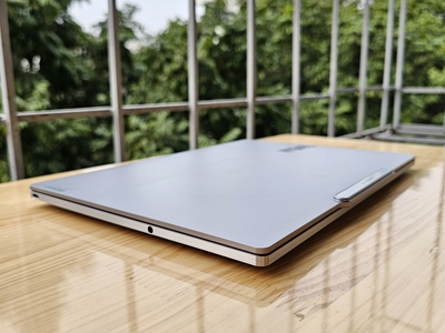 Lenovo Thinkbook X Ai  Ultra 9-185h. 32/1T. 2,8k. 120hz. 100sRGB. touch. 500nit 1