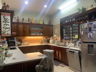 Cần tiền bán gấp biệt thự pháp vân, 358m2, mặt phố, giá bán khoảng 150 triệu/m2 1