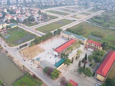 Đất nền trung tâm phường đối diện khu công nghiệp Hoàng Long sổ hồng từng lô xây dựng tự do 0