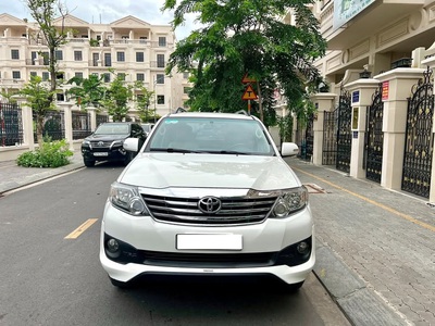 Bán xe Toyota Fortuner TRD 2016, số tự động, máy xăng 2.7V, màu trắng. 0