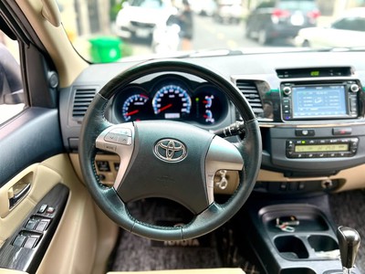 Bán xe Toyota Fortuner TRD 2016, số tự động, máy xăng 2.7V, màu trắng. 10