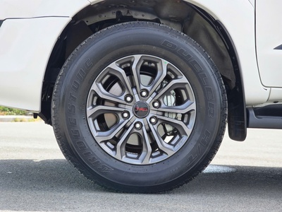 Bán xe Toyota Fortuner TRD 2016, số tự động, máy xăng 2.7V, màu trắng. 7