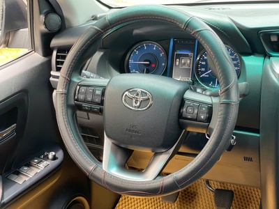 Bán xe Toyota Fortuner 2023 2.4G 4x2 MT dầu, màu đồng. 6