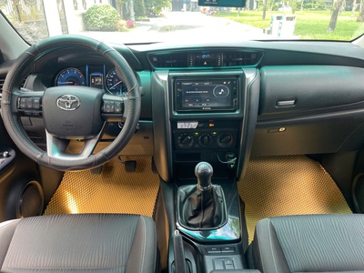 Bán xe Toyota Fortuner 2023 2.4G 4x2 MT dầu, màu đồng. 10