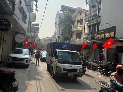 Mặt Phố bà Triệu Hà Đông Kinh Doanh Sầm Uất ngày đêm dt 46m 3 tầng hơn 13 tỷ 0