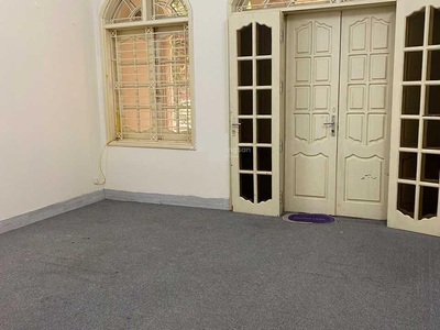 Cho thuê nhà ngõ 88 phố Trung Kính, Dt 80m2 x 4 tầng, mặt tiền 5m, ngõ rộng xe tải đi vào 4