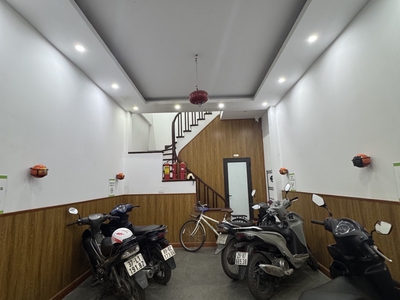 Ccmn trung tâm cầu giấy - 09 phòng khép kín - dòng tiền 50 triệu/ tháng - full nội thất - ba gác đỗ 1