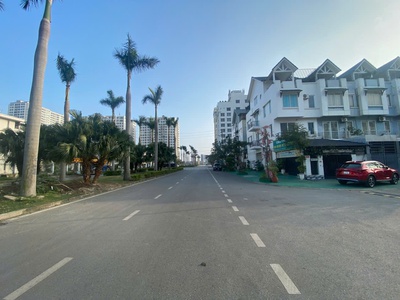 Bán rẻ căn lk san hô. hướng nam, view biển. đầy đủ nội thất, chỉ việc về ở. khu đô thị mới bim - 2