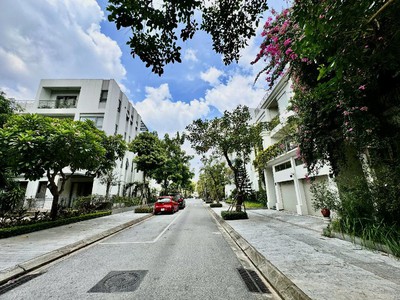Bán biệt thự  nguyễn xiển - 171m2 - 4 tầng - vỉa hè - kinh doanh - văn phòng - an ninh tốt chỉ 61 tỷ 1