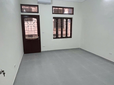 Cho thuê nhà riêng ngõ ô tô, kinh doanh Nguyên Hồng - Đống Đa 60m x 5t giá 25 triệu 0
