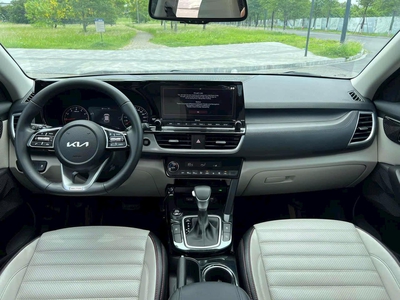 Bán xe Kia Seltos 2022 1.6 Premium, màu trắng. 6